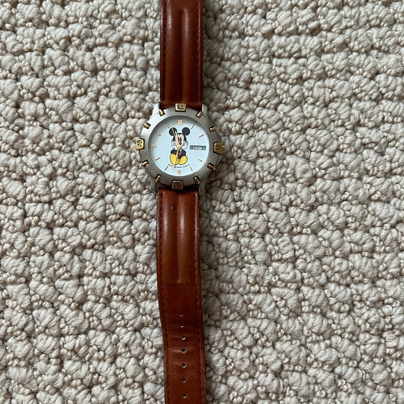 Mickey Mouse watch. - Picture 3 of 6